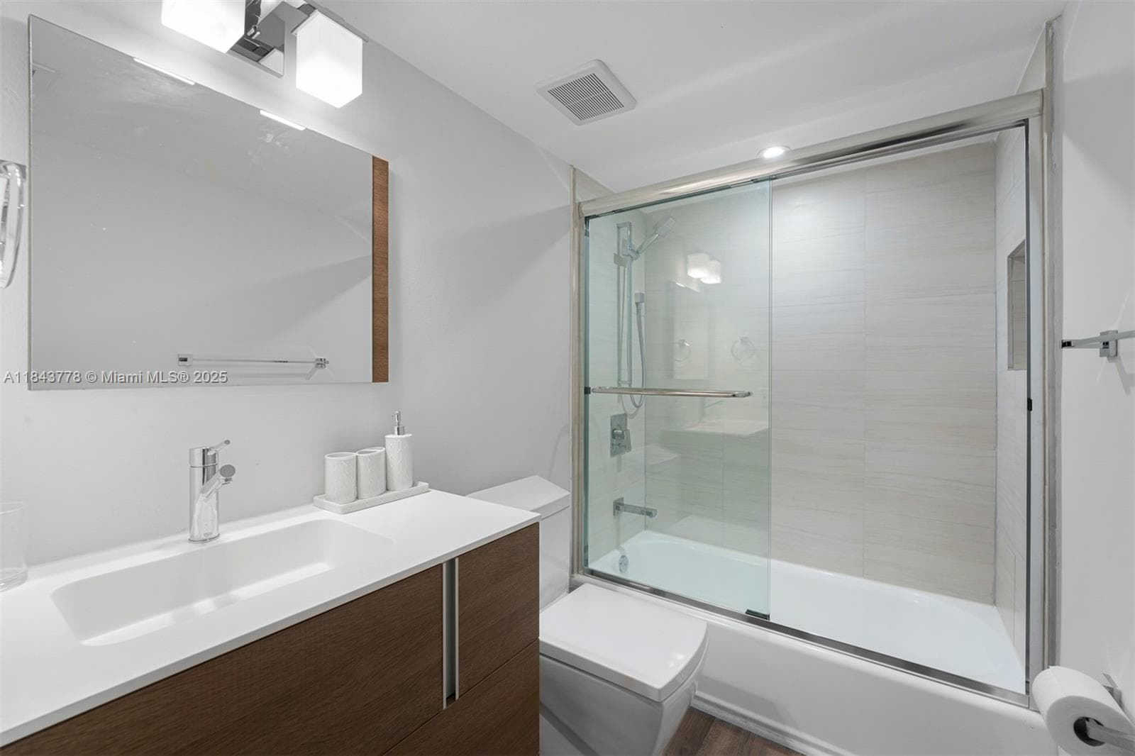 A11843778 — Miami Beach — 20