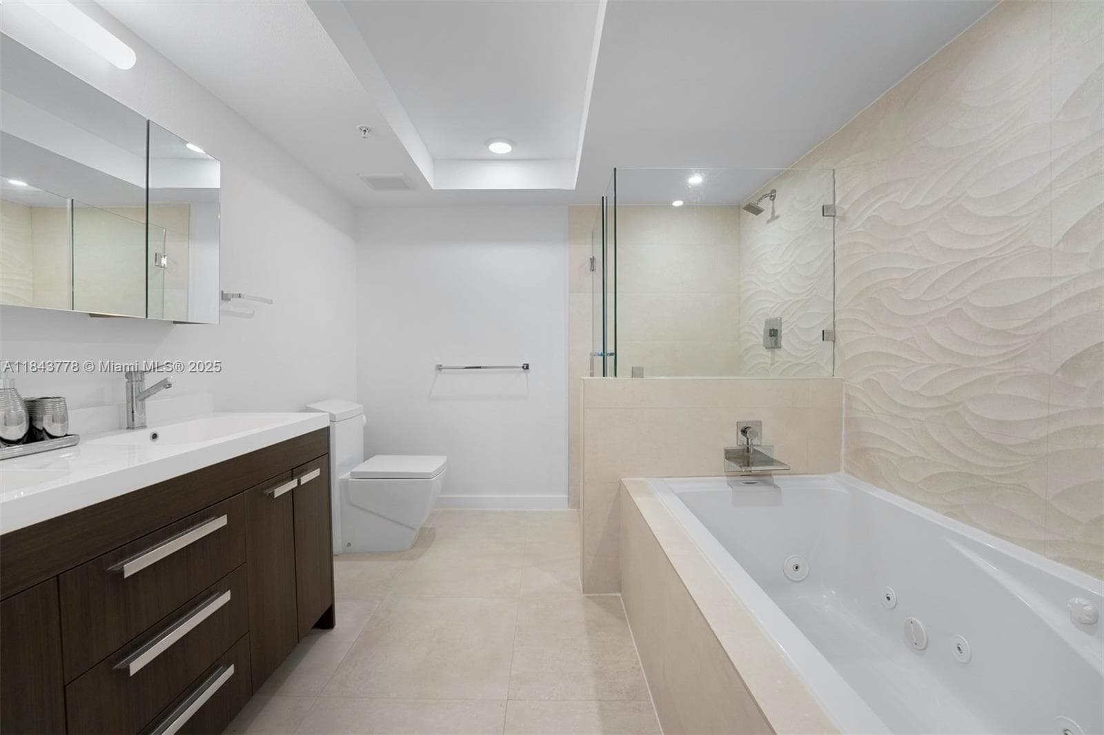 A11843778 — Miami Beach — 24