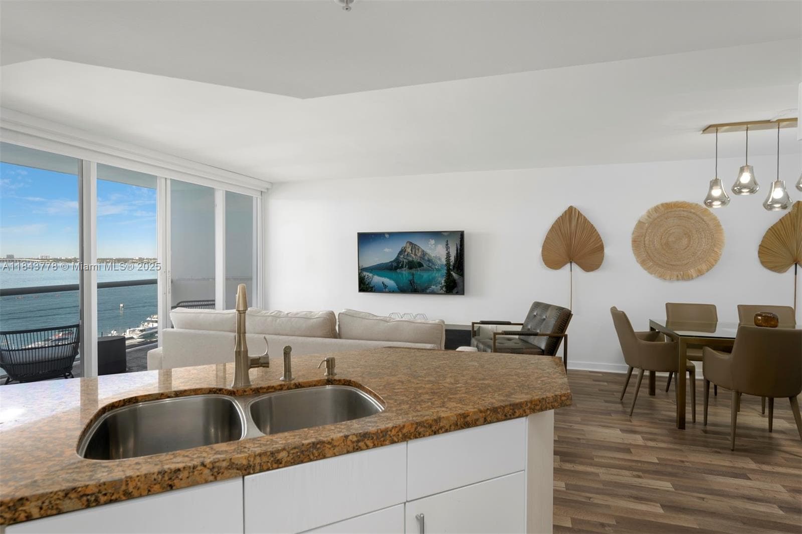 A11843778 — Miami Beach — 14