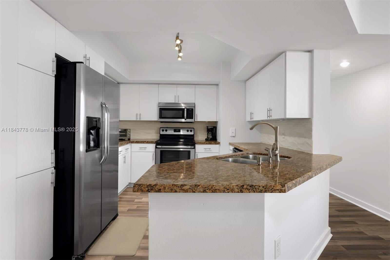 A11843778 — Miami Beach — 15