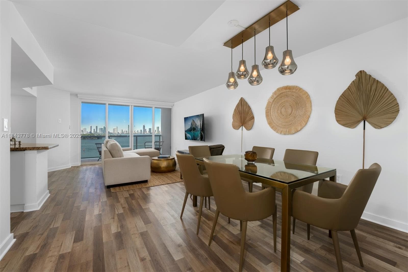 A11843778 — Miami Beach — 4