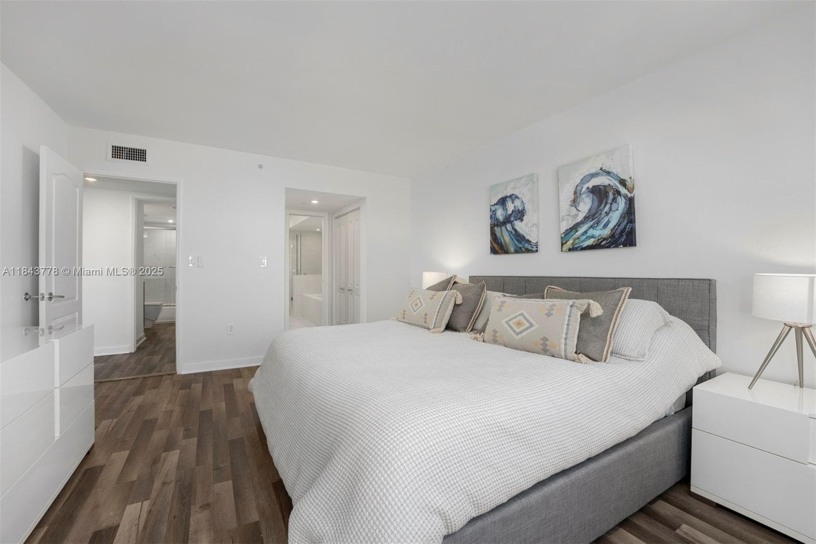 A11843778 — Miami Beach — 21