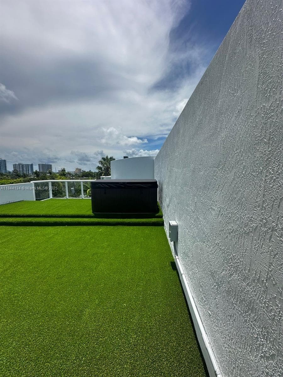 A11844134 — Miami Beach — 14