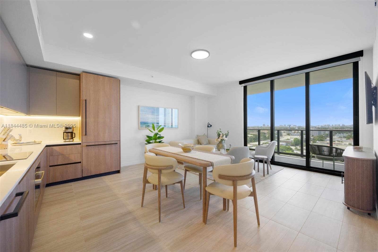 A11844485 — Miami Beach