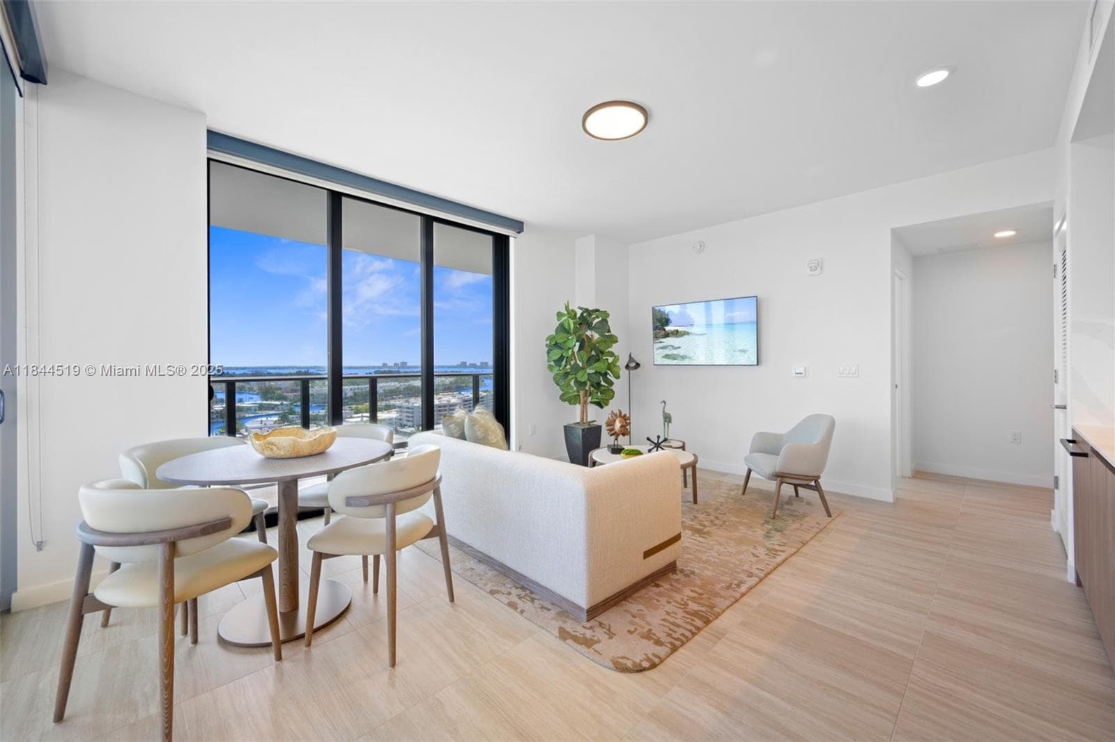 A11844519 — Miami Beach — 3