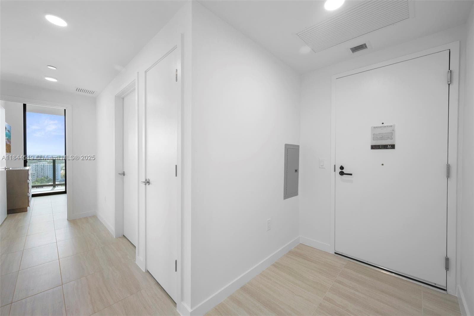 A11844519 — Miami Beach — 18