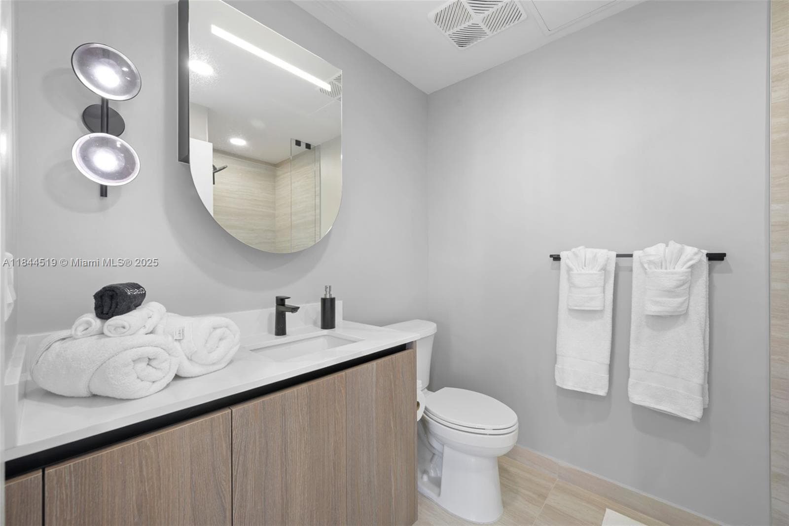 A11844519 — Miami Beach — 11