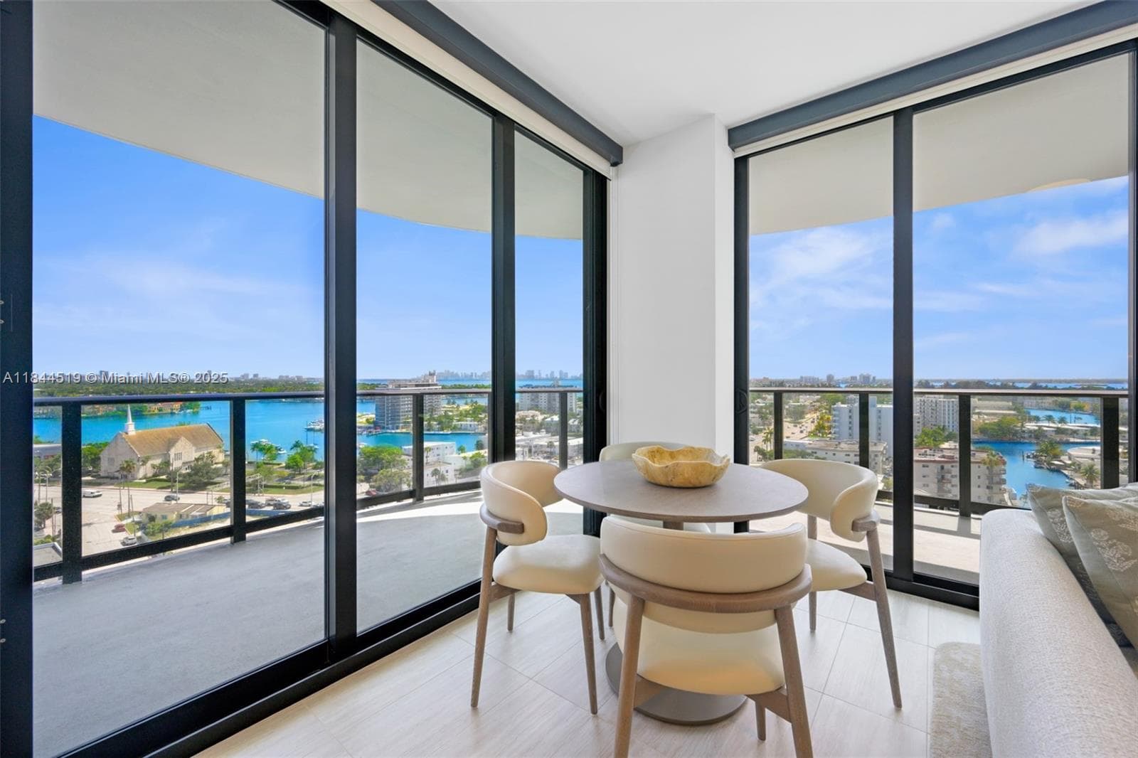 A11844519 — Miami Beach — 4