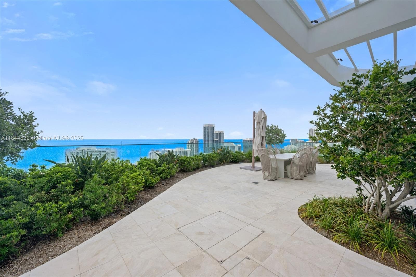 A11844892 — Miami Beach — 27