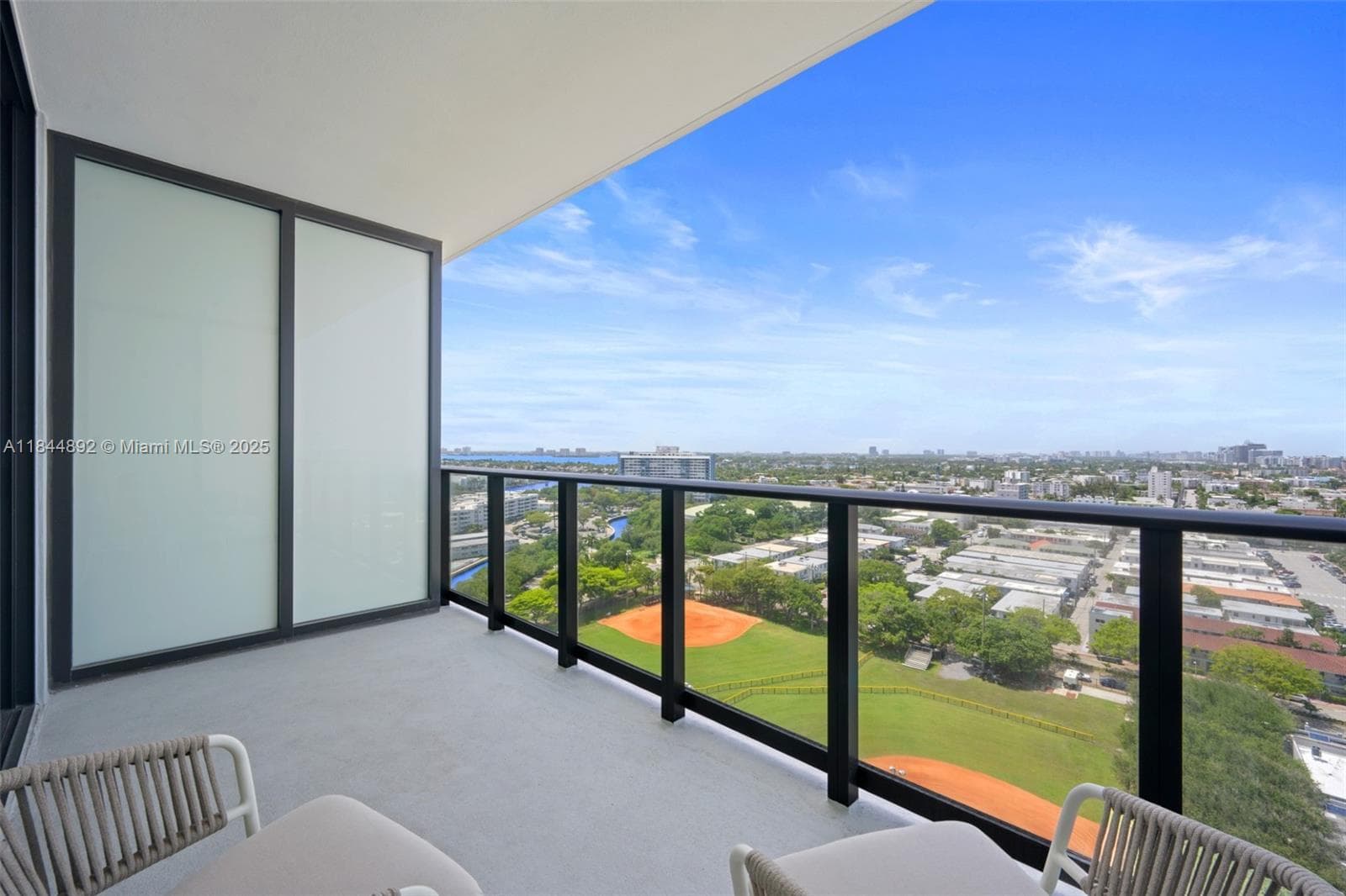 A11844892 — Miami Beach — 13