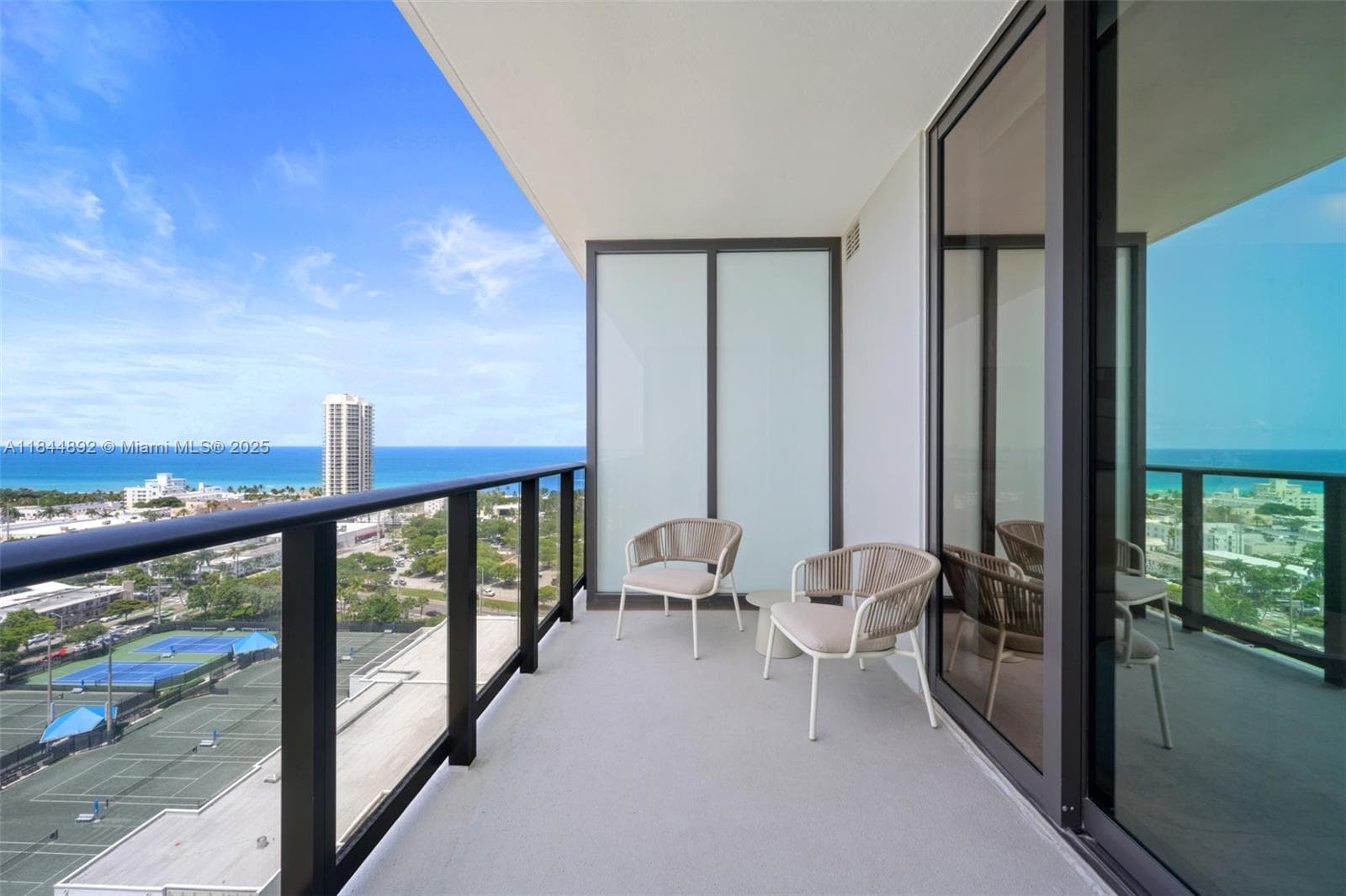 A11844892 — Miami Beach — 12