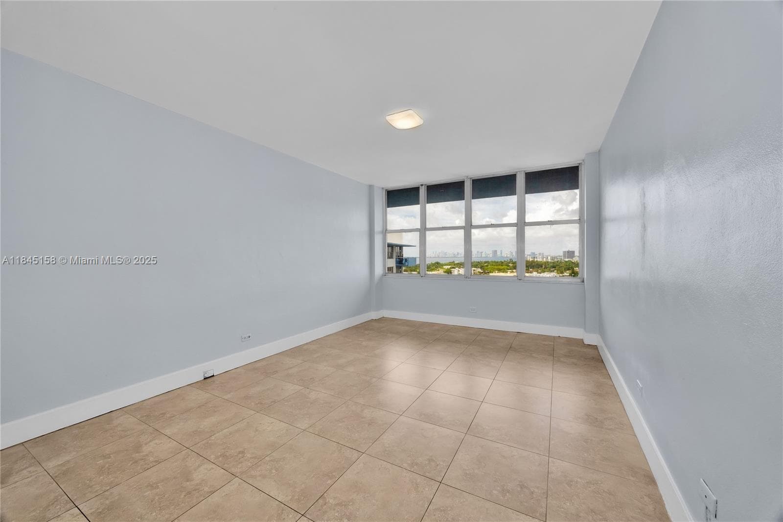 A11845158 — Miami Beach — 24