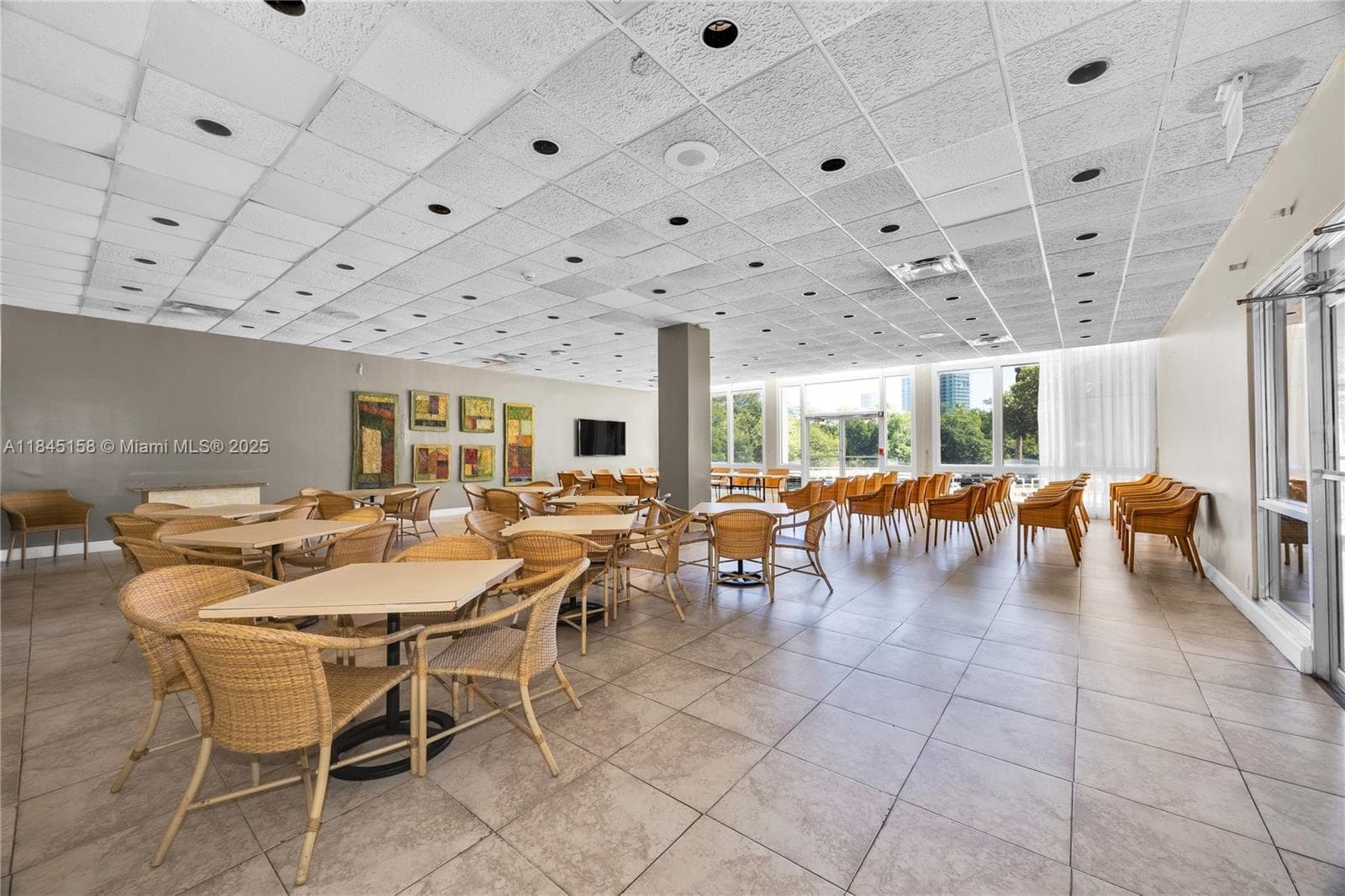 A11845158 — Miami Beach — 15