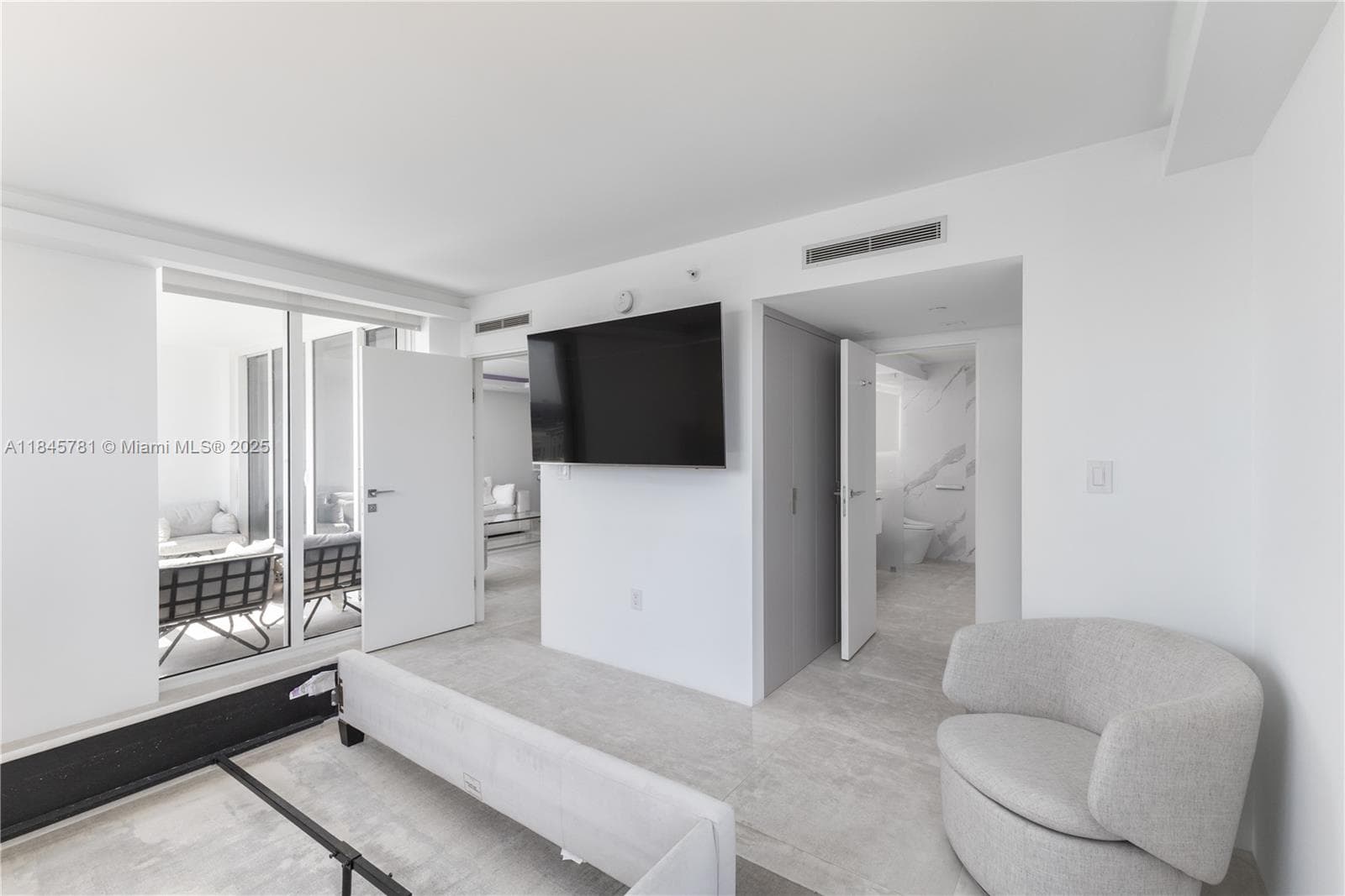 A11845781 — Miami Beach — 6