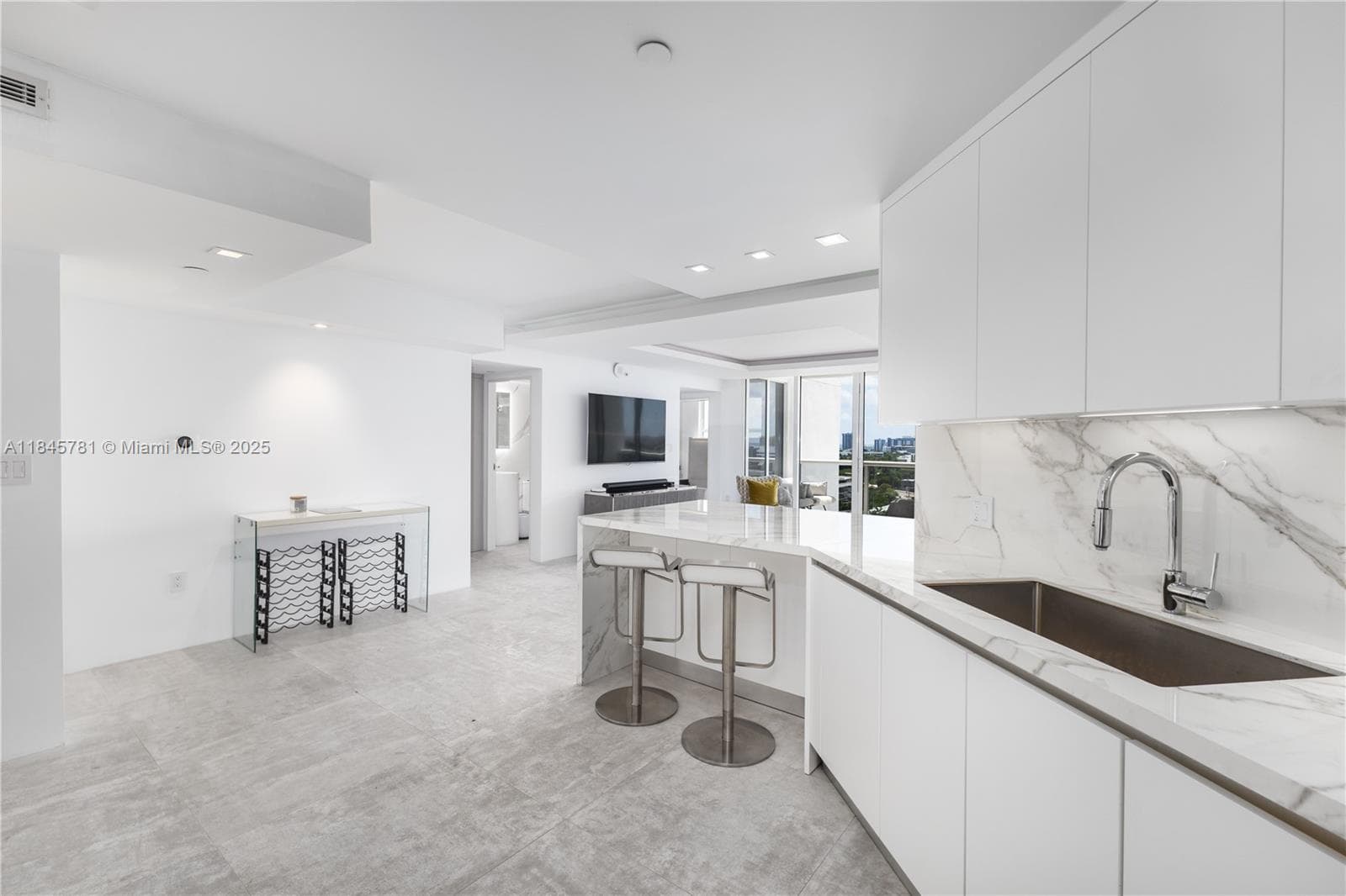 A11845781 — Miami Beach — 22