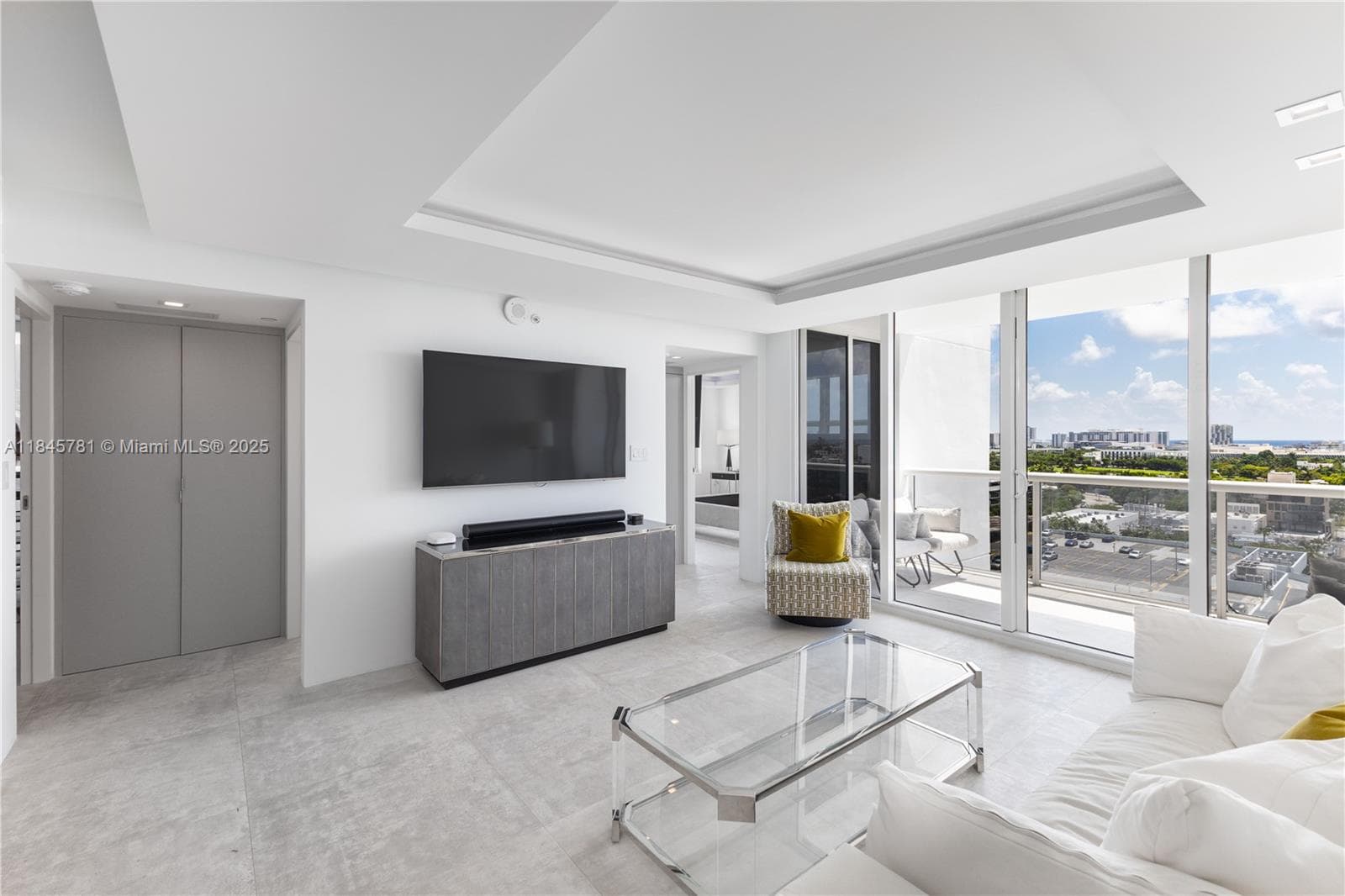 A11845781 — Miami Beach