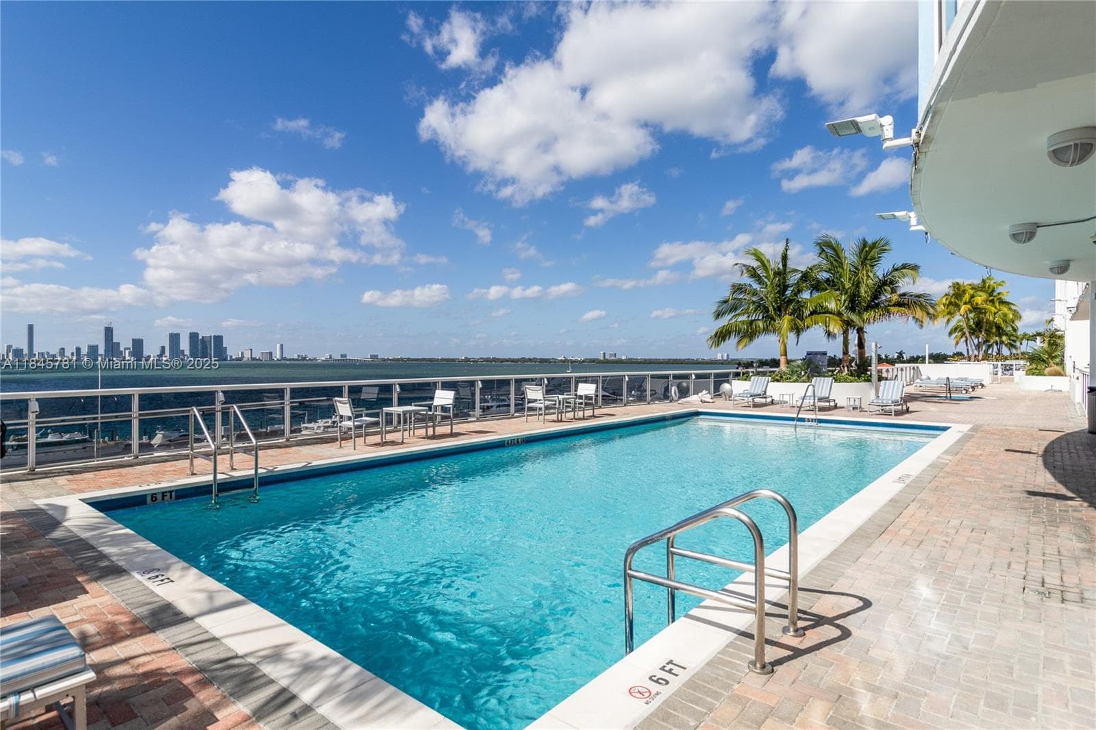 A11845781 — Miami Beach — 30