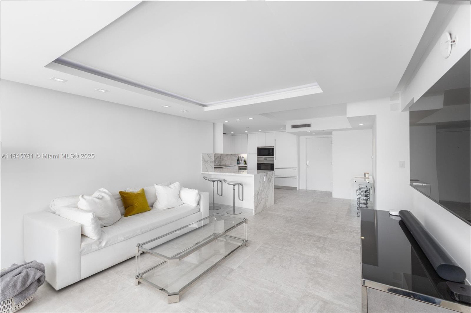 A11845781 — Miami Beach — 19