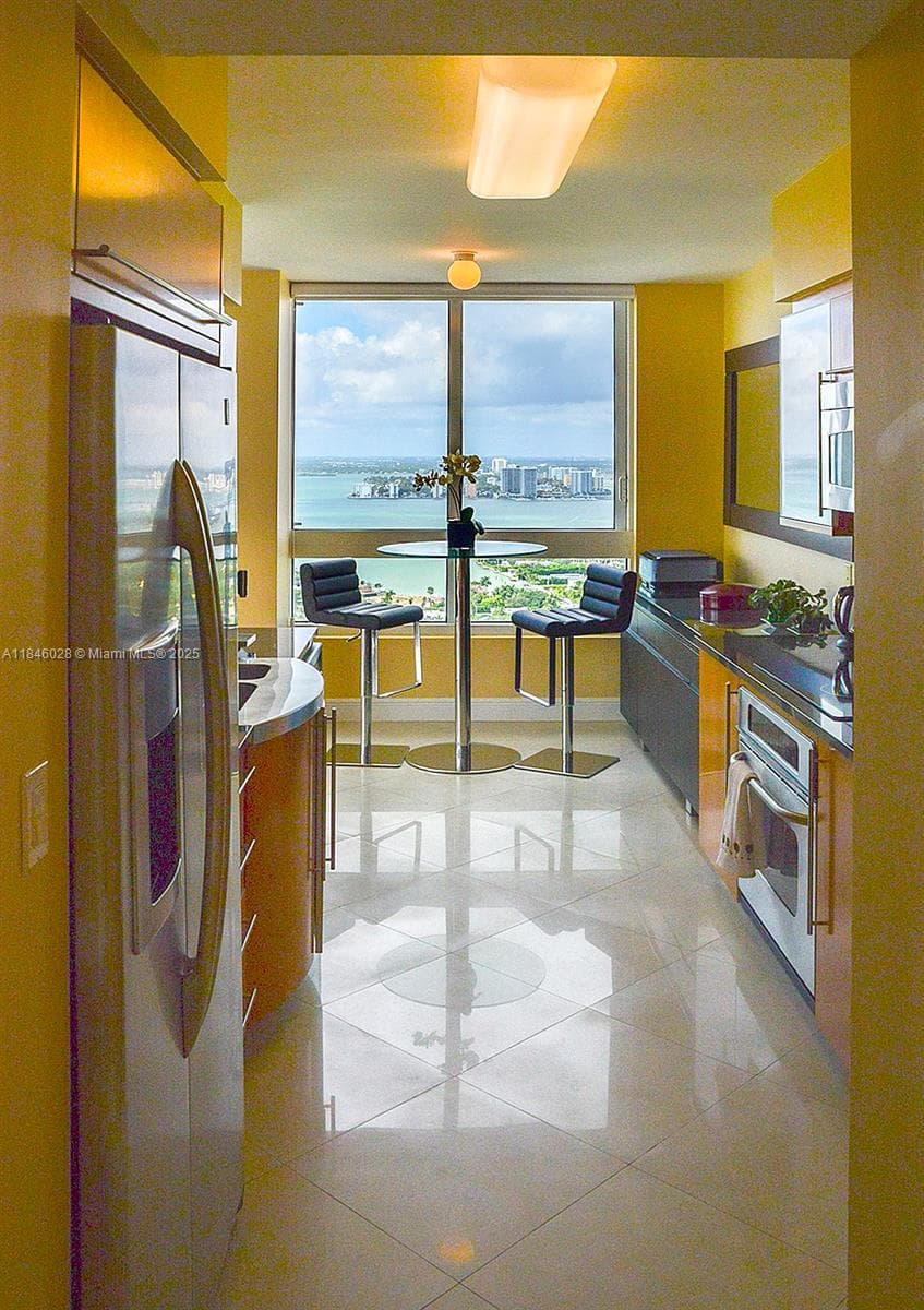 A11846028 — Miami Beach