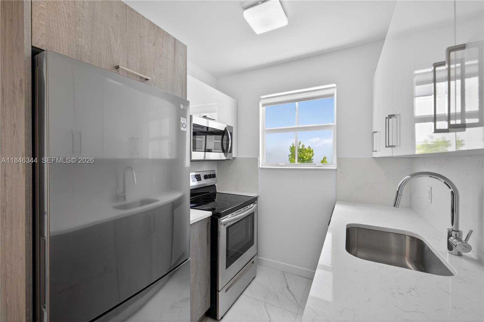 A11846344 — Miami Beach