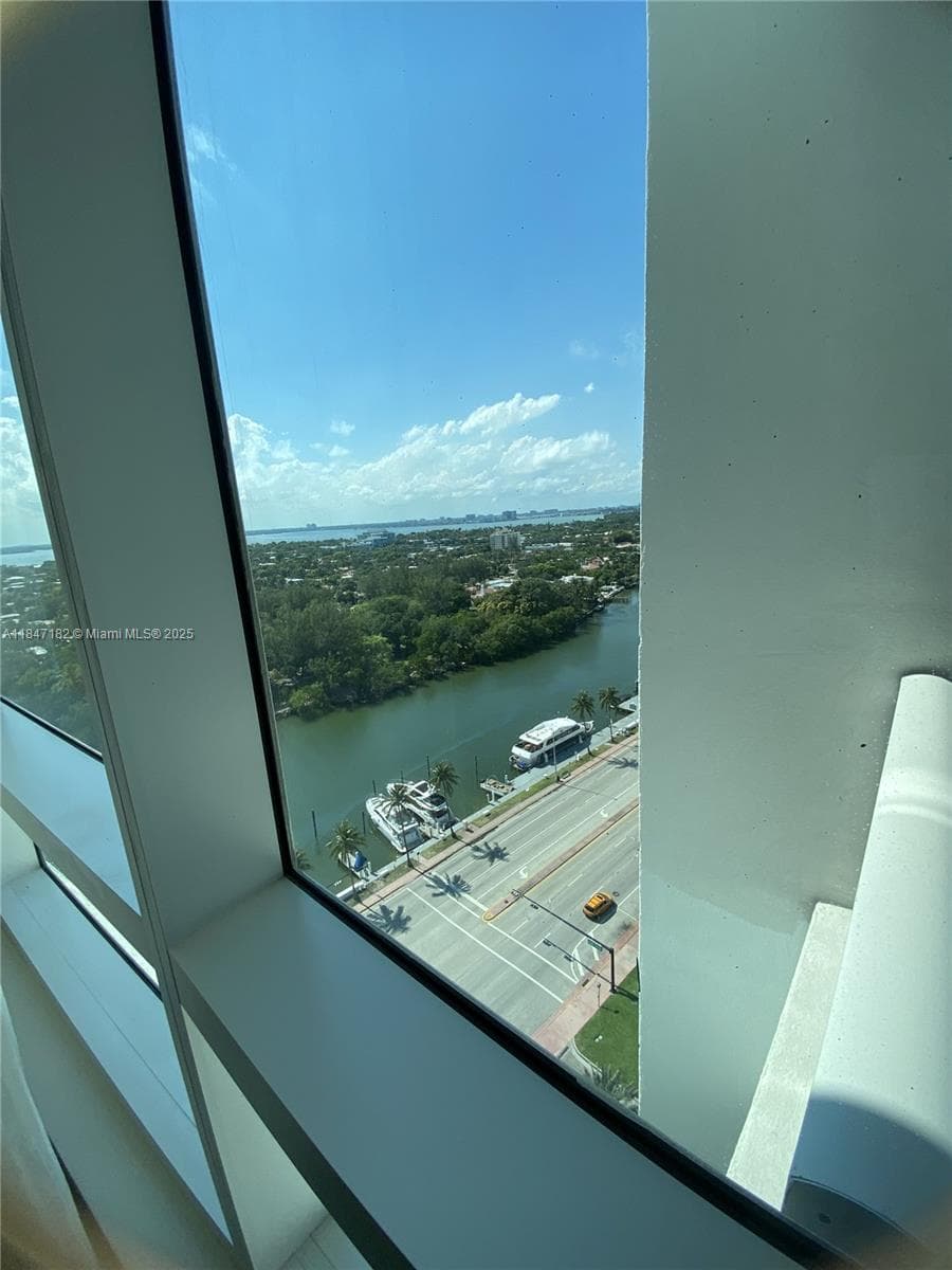 A11847182 — Miami Beach — 13