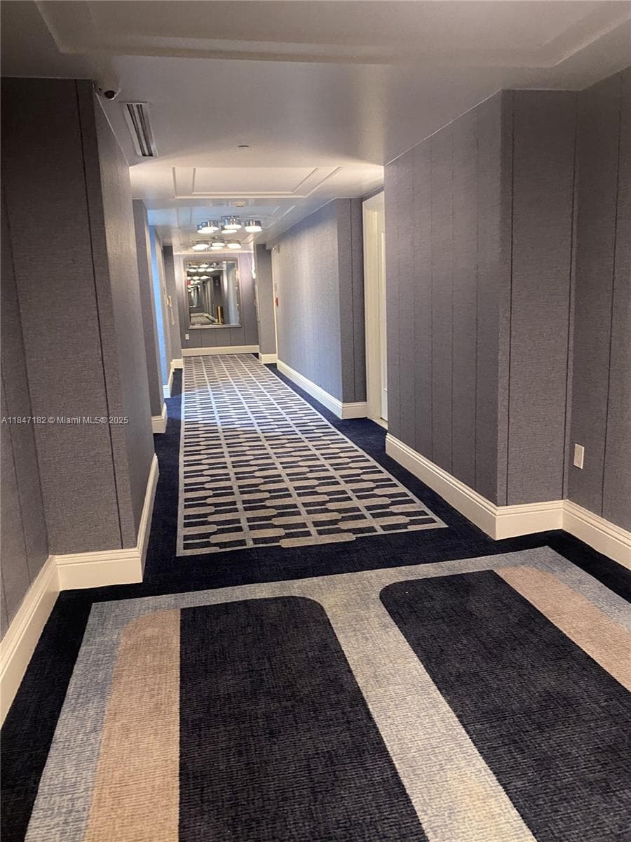 A11847182 — Miami Beach — 47