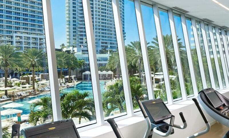 A11847182 — Miami Beach — 90