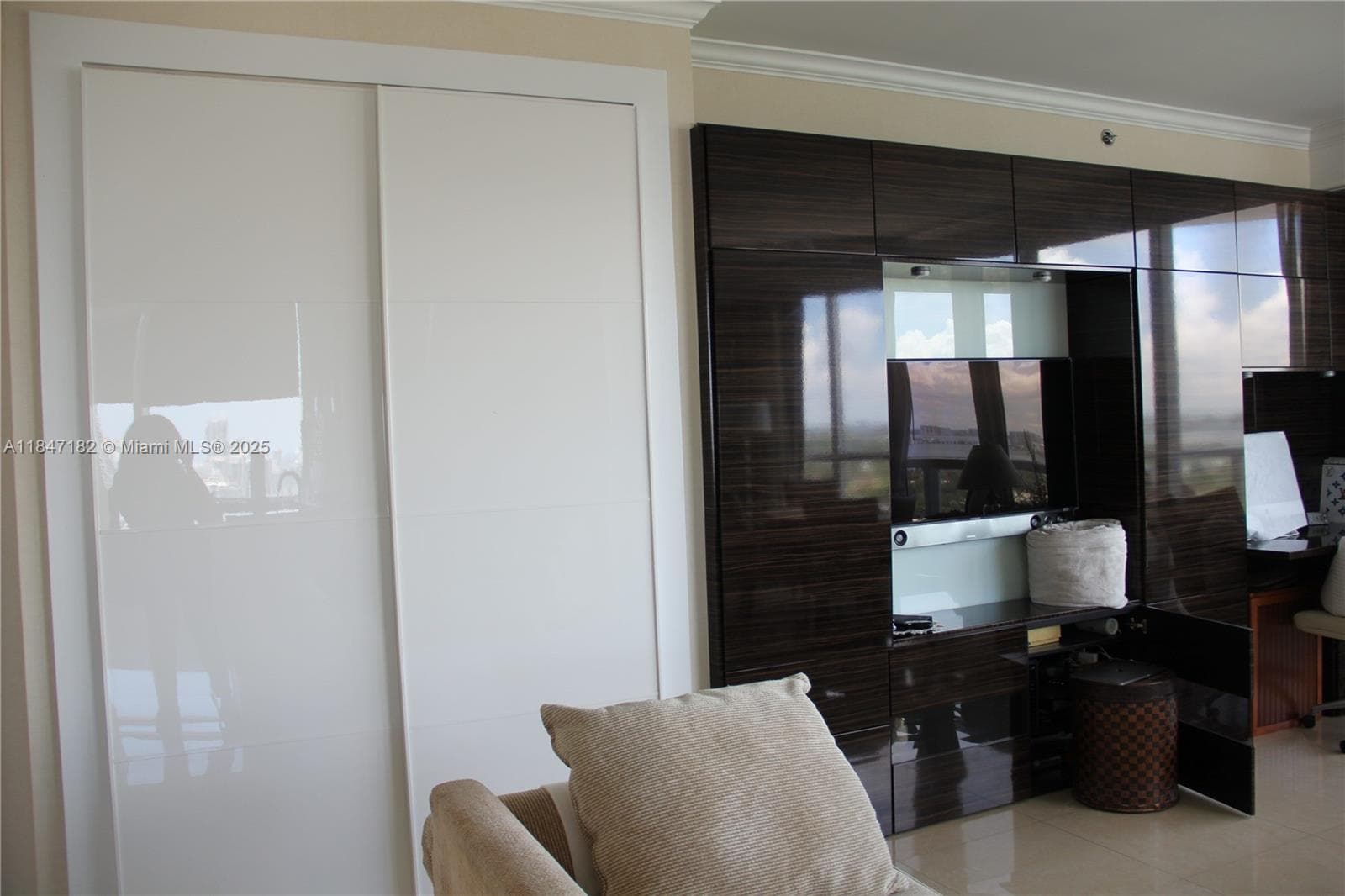 A11847182 — Miami Beach — 10