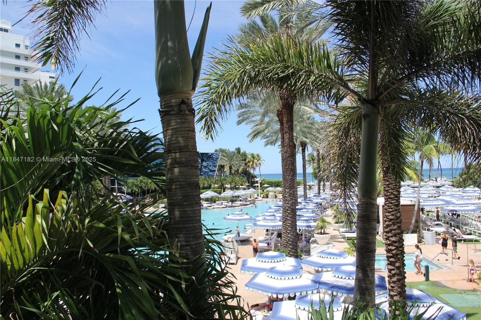 A11847182 — Miami Beach — 64