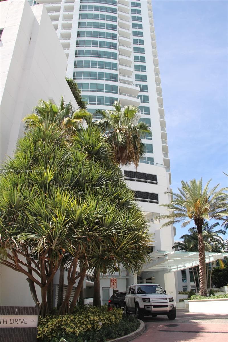 A11847182 — Miami Beach — 93