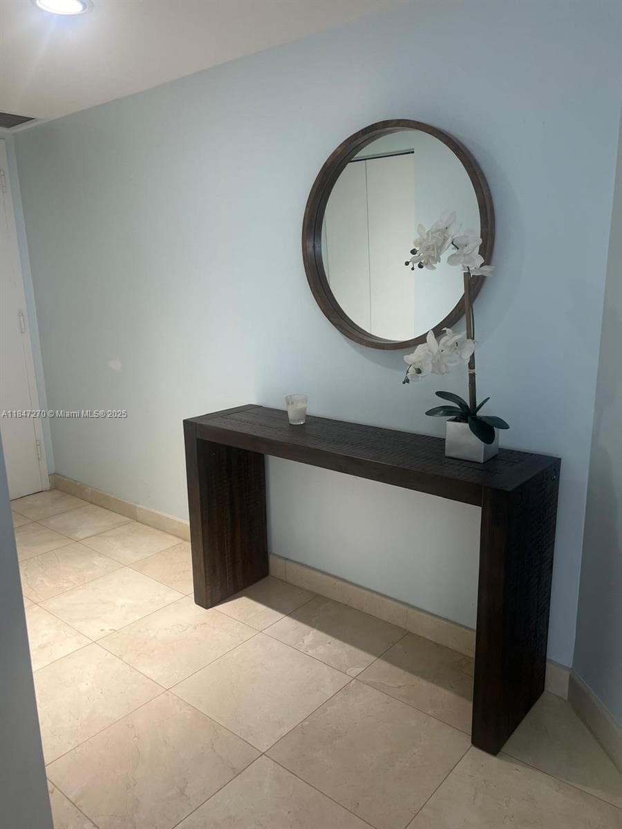 A11847270 — Miami Beach — 13