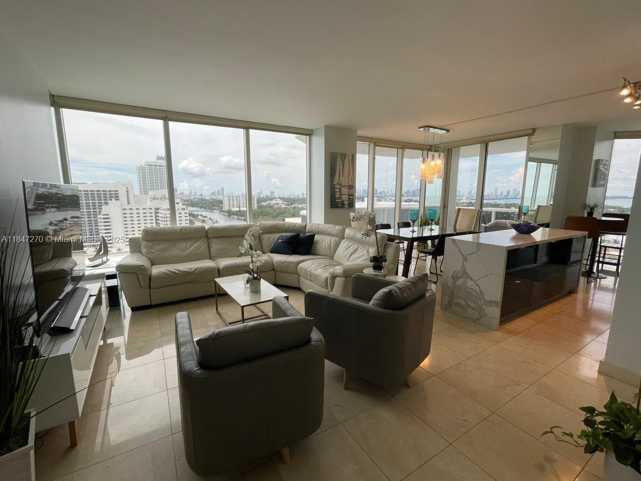 A11847270 — Miami Beach — 18