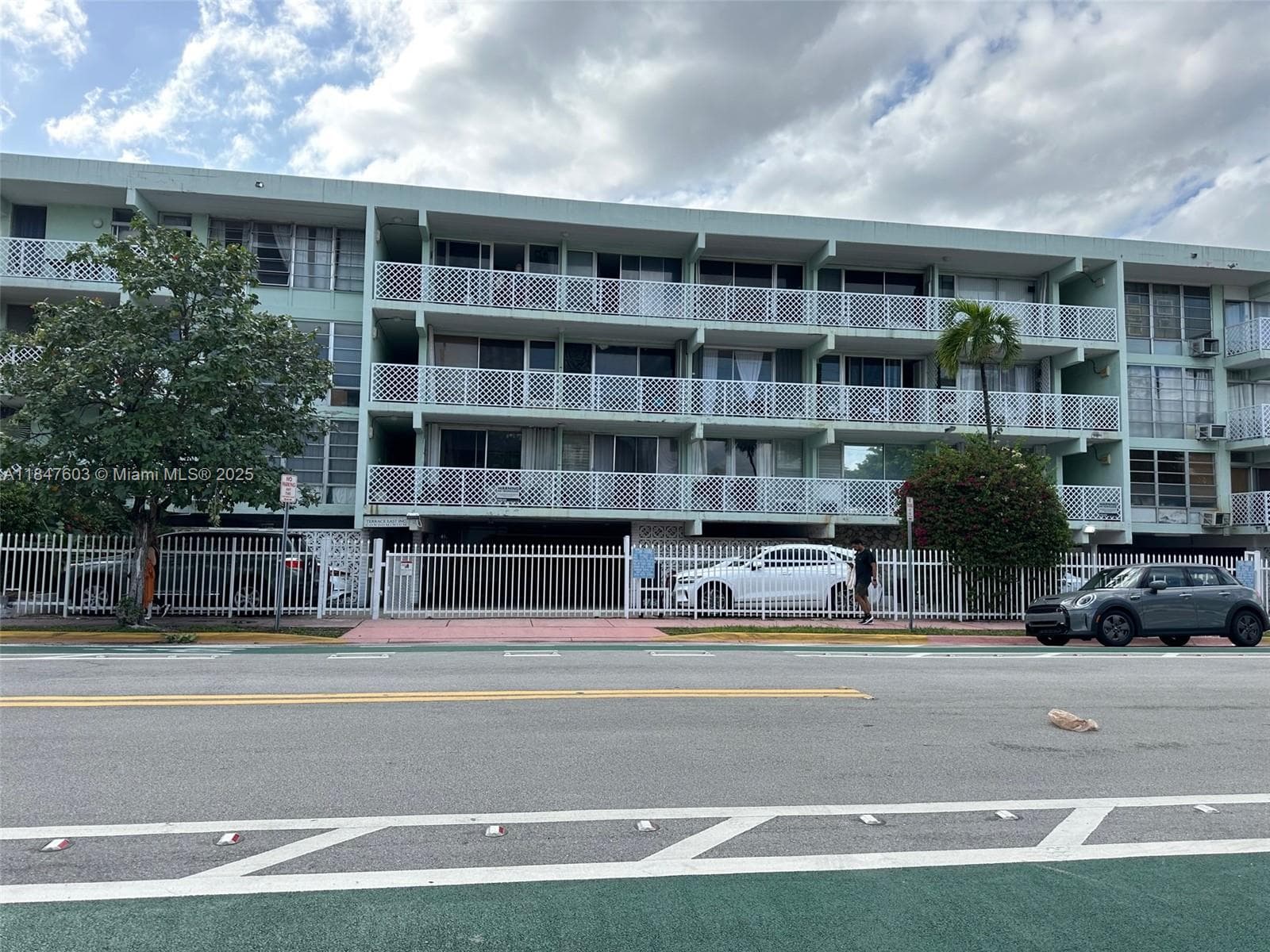 A11847603 — Miami Beach