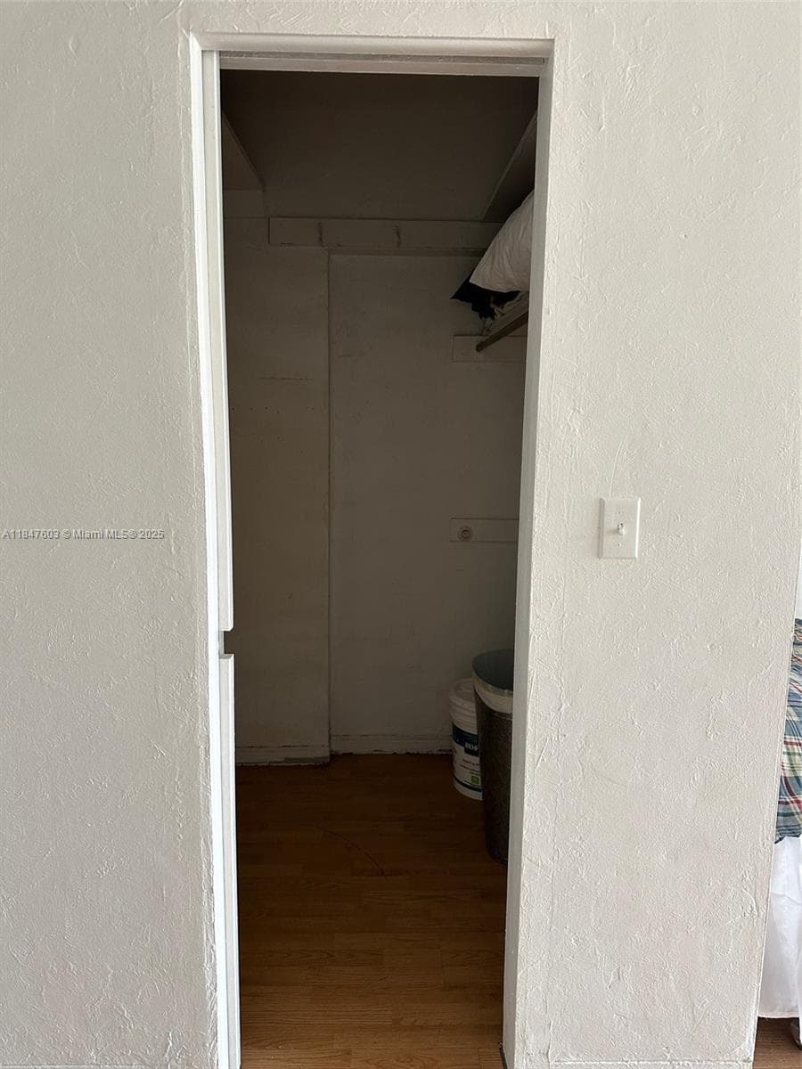 A11847603 — Miami Beach — 4