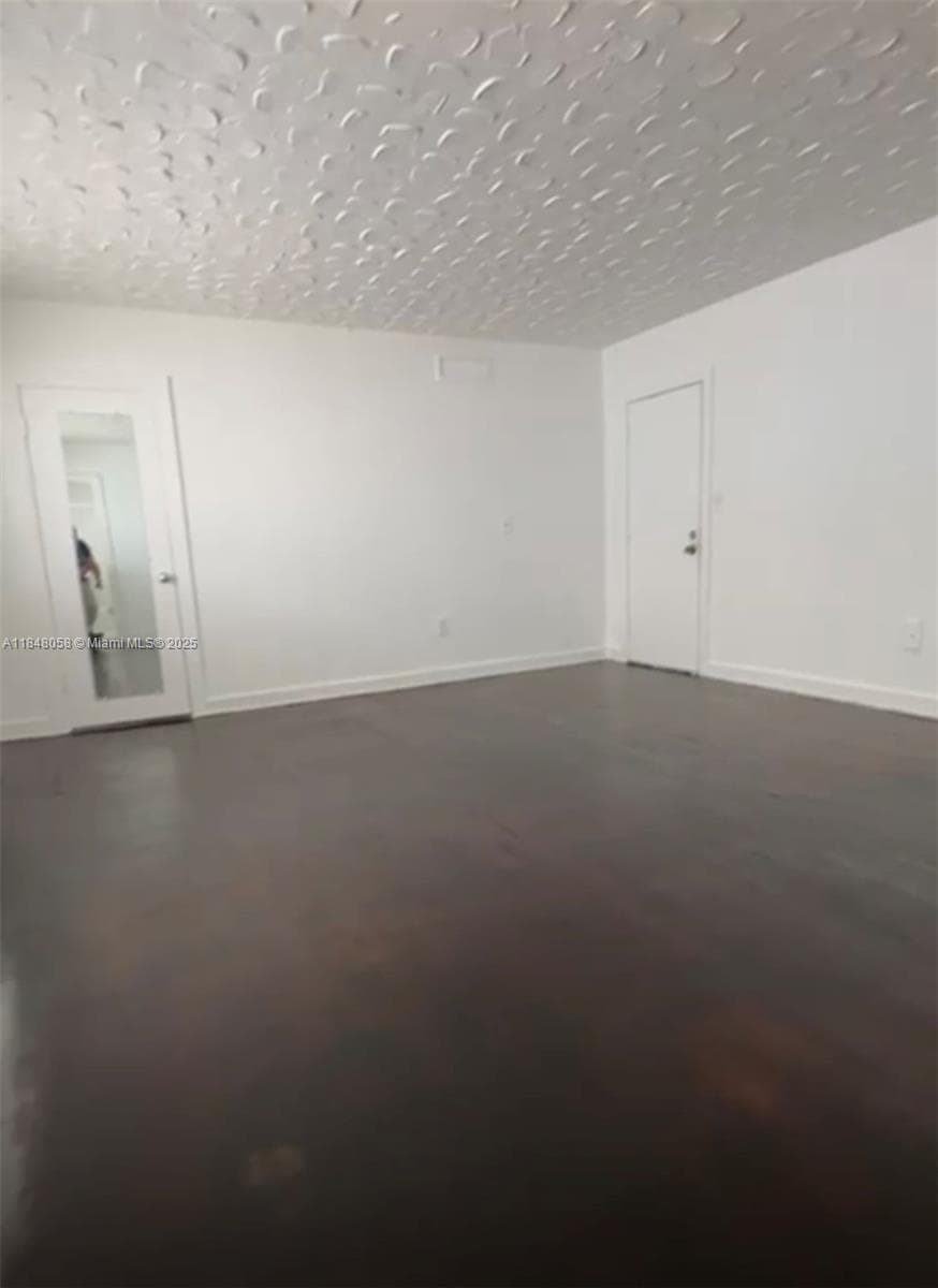 A11848058 — Miami Beach — 4