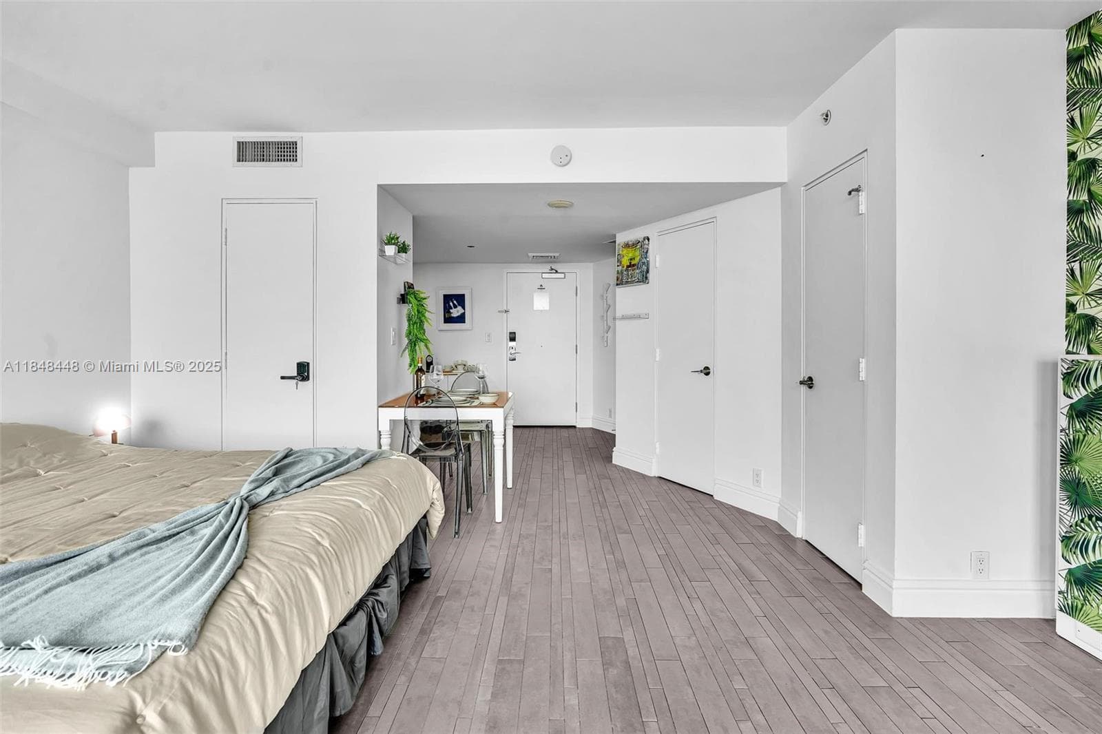 A11848448 — Miami Beach — 23