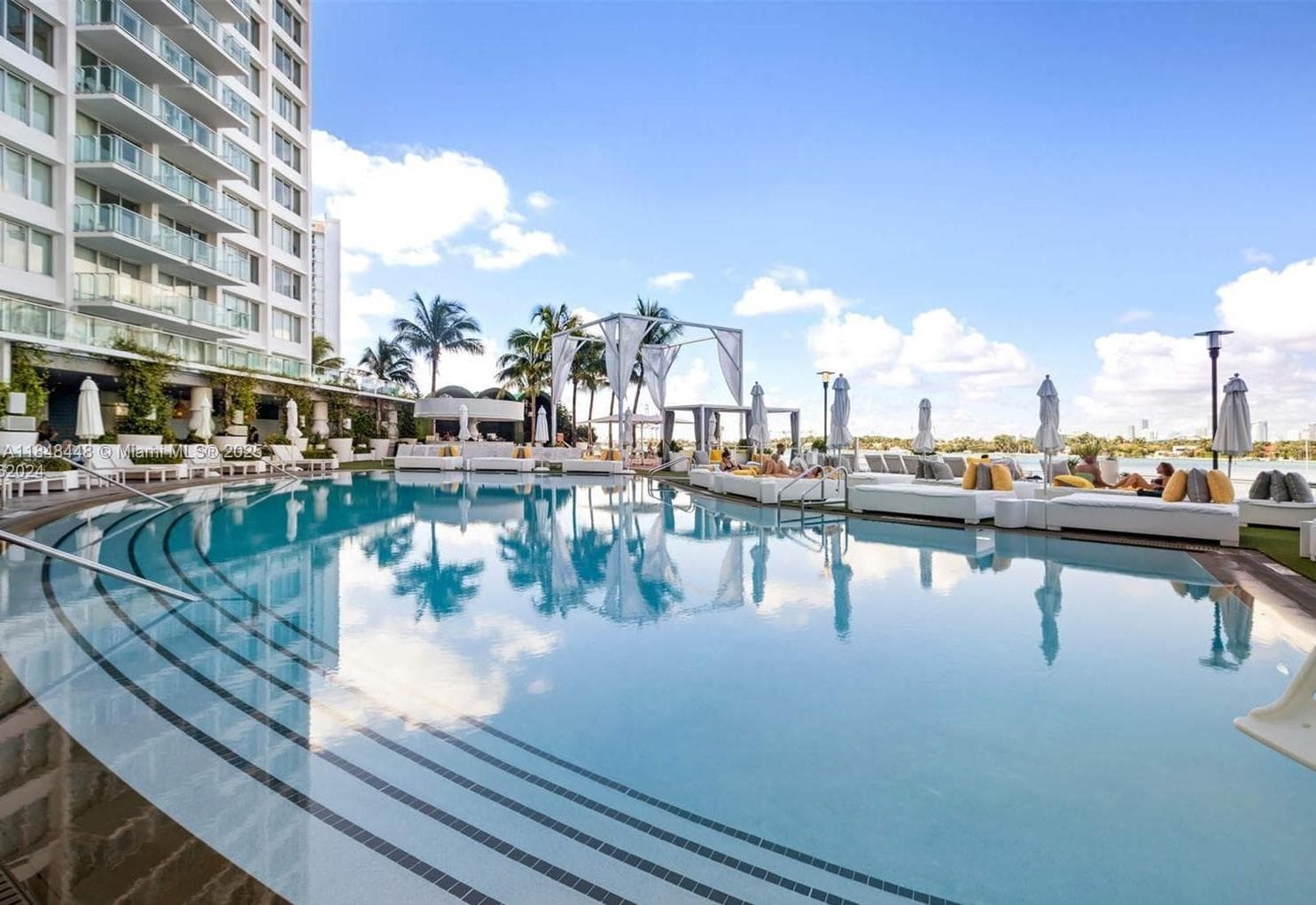 A11848448 — Miami Beach — 32