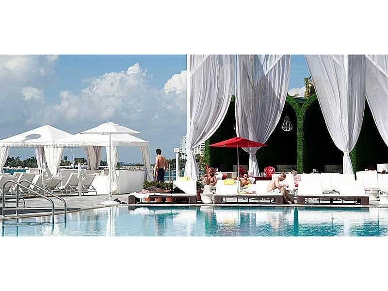 A11848448 — Miami Beach — 30