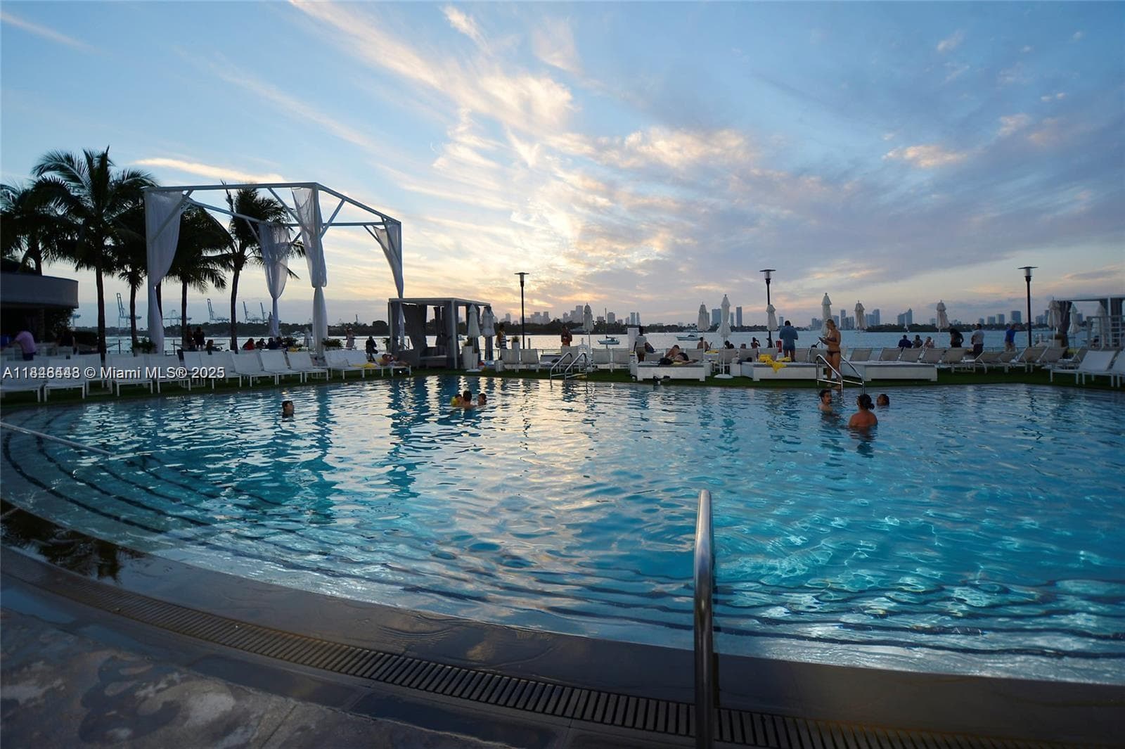 A11848448 — Miami Beach — 35