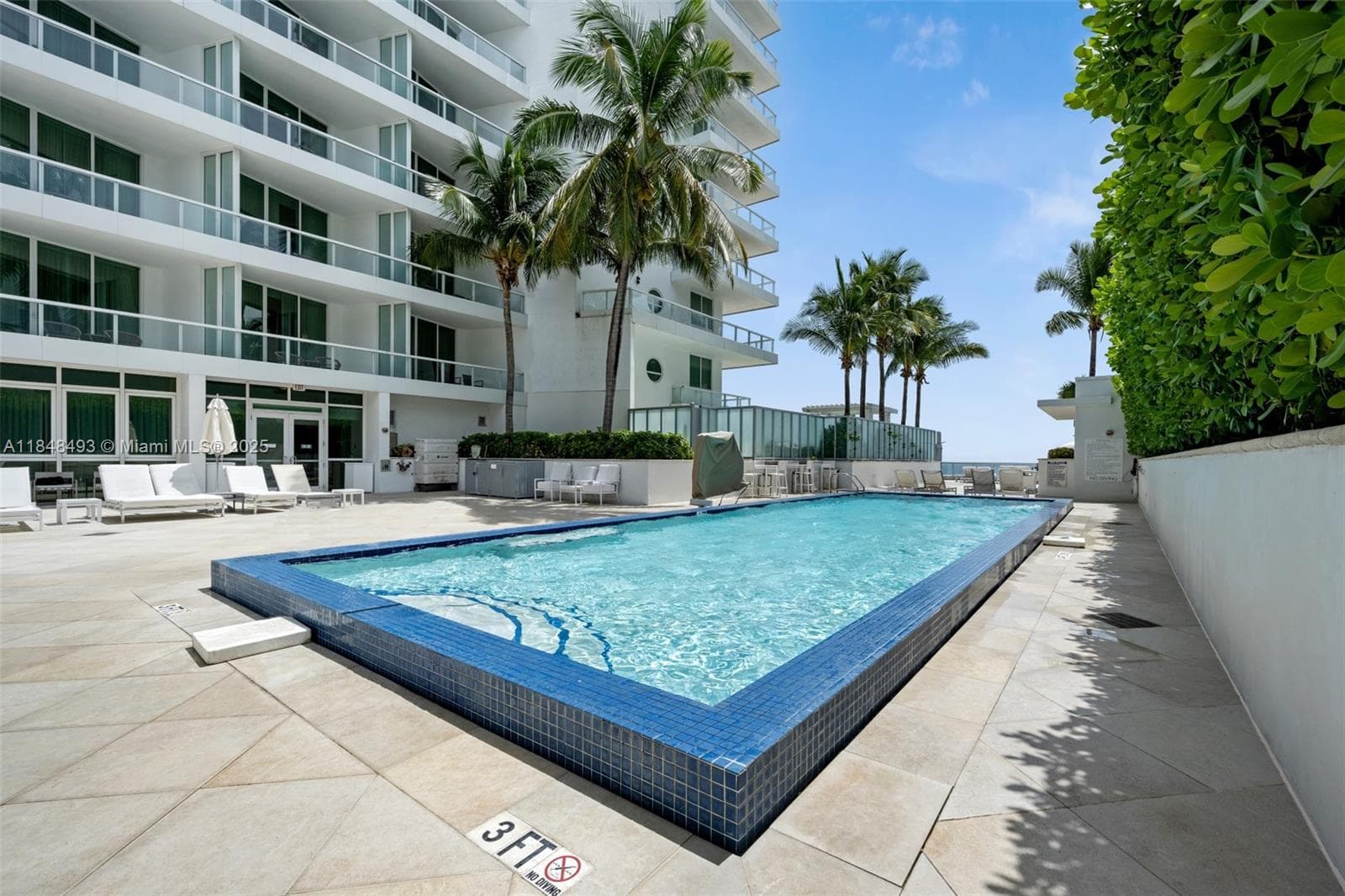 A11848493 — Miami Beach — 33