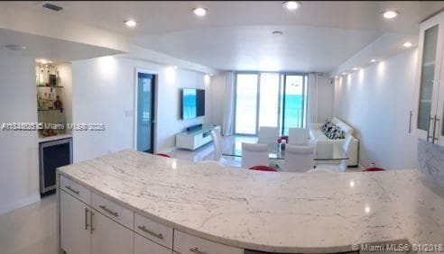 A11848625 — Miami Beach