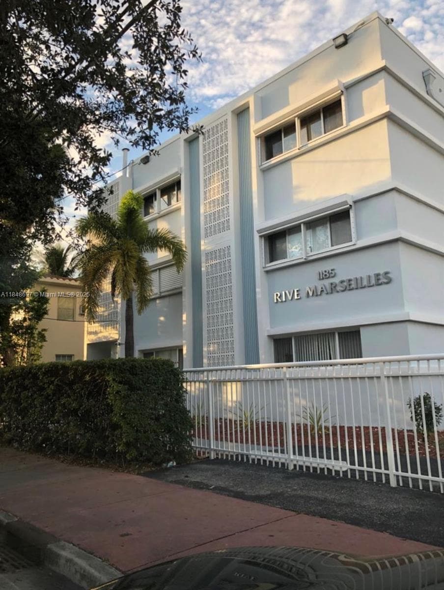 A11848697 — Miami Beach