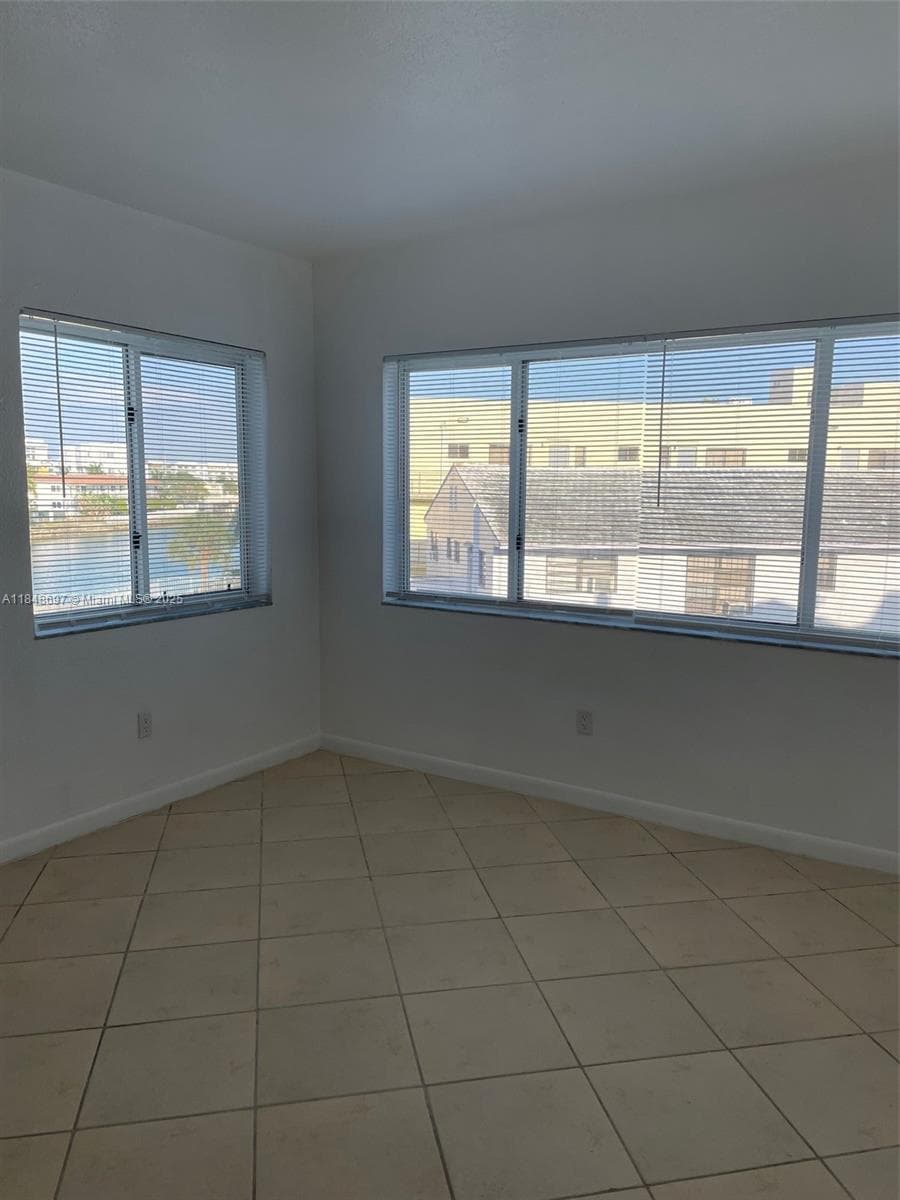 A11848697 — Miami Beach — 5