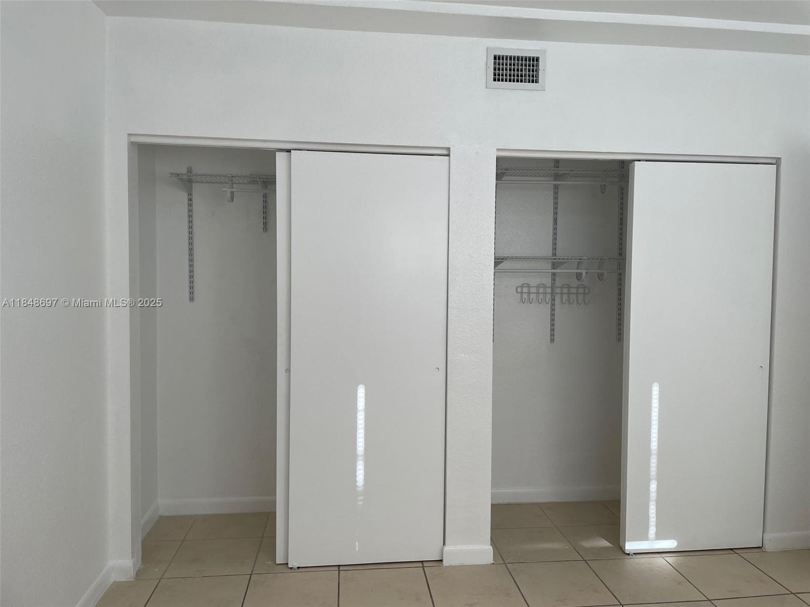 A11848697 — Miami Beach — 10