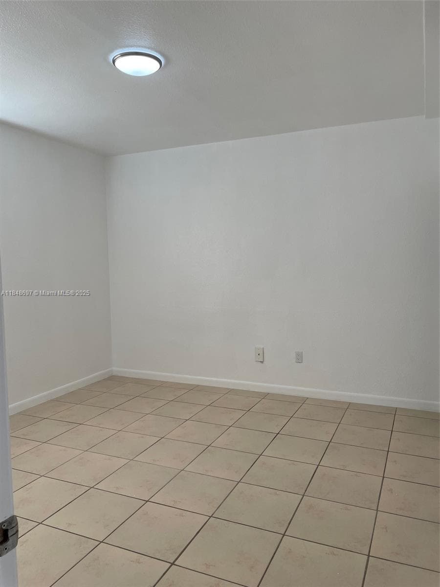 A11848697 — Miami Beach — 8