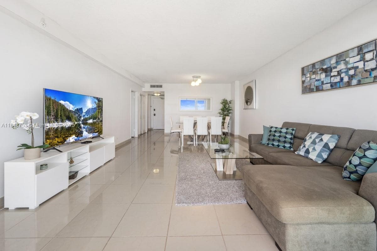 A11848753 — Miami Beach — 13