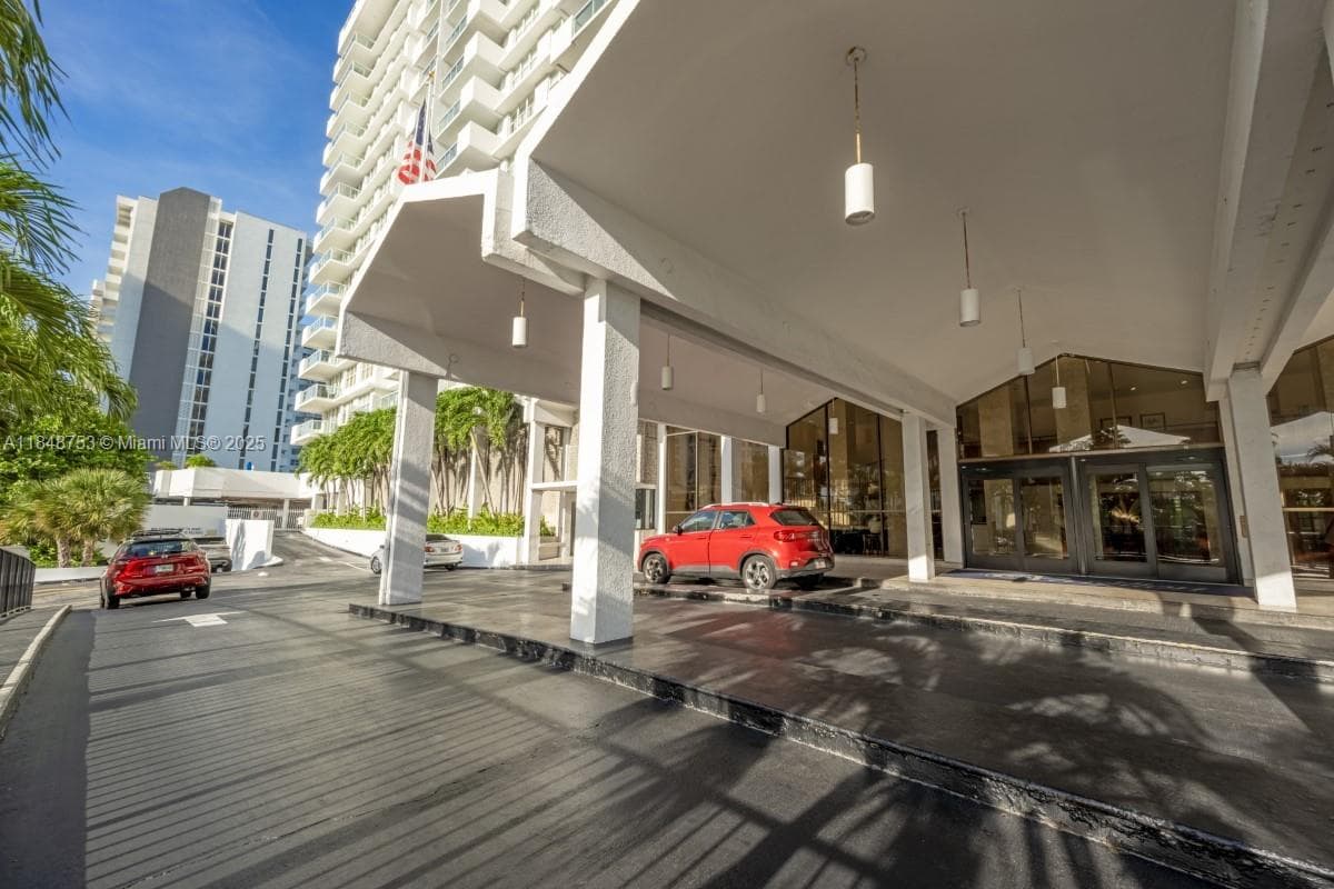 A11848753 — Miami Beach — 26