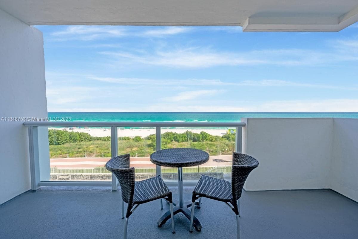 A11848753 — Miami Beach — 3