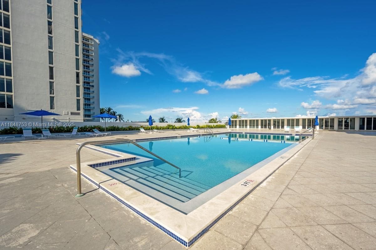 A11848753 — Miami Beach — 30