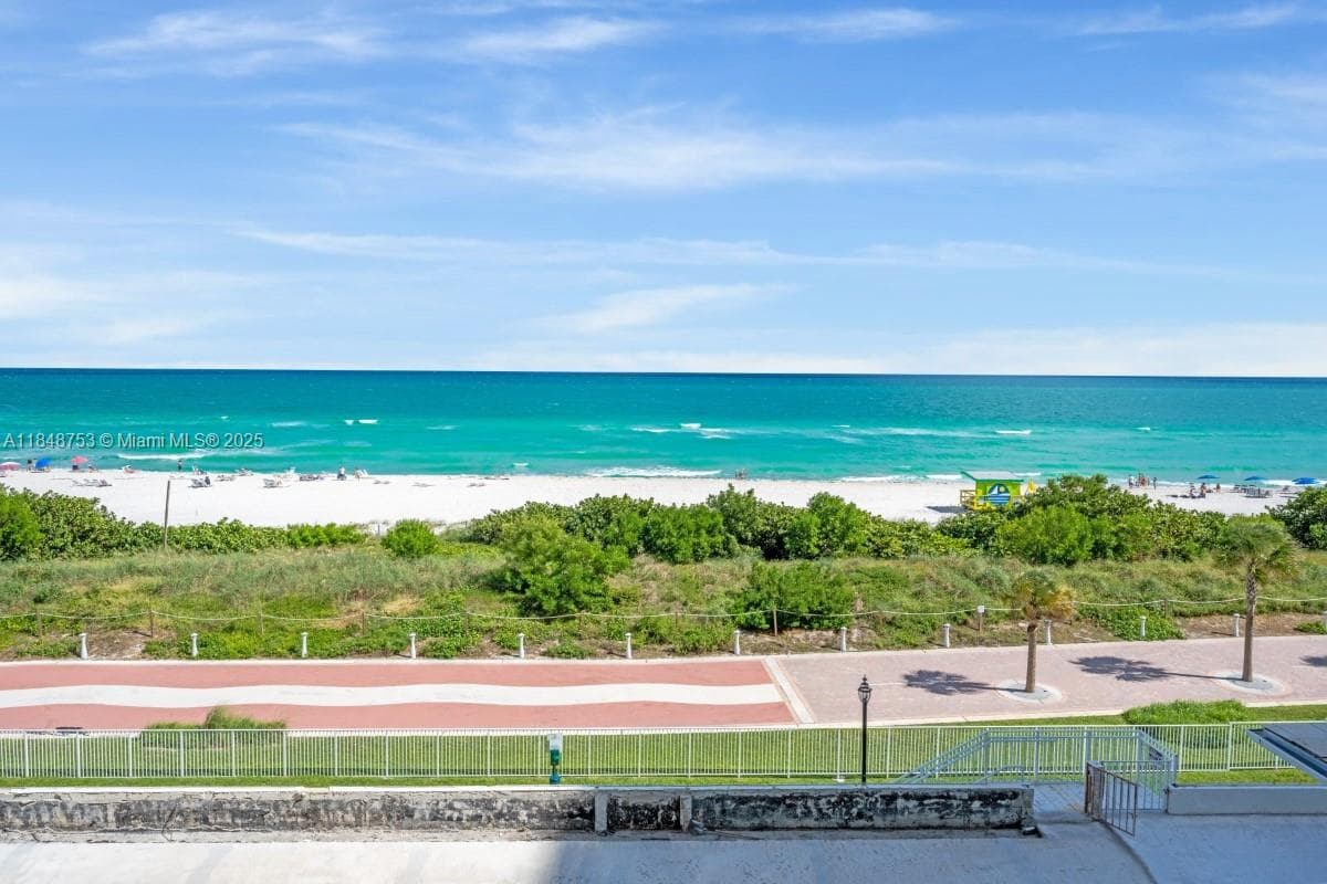 A11848753 — Miami Beach — 34